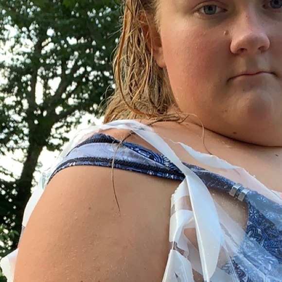 A very cute and basic popped pool float dress - Picture 5 of 5